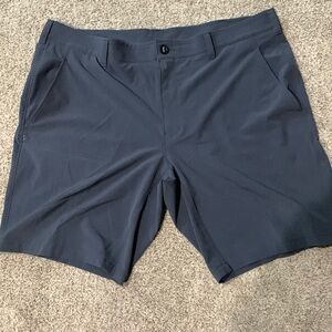 Under Armour Men’s size 42